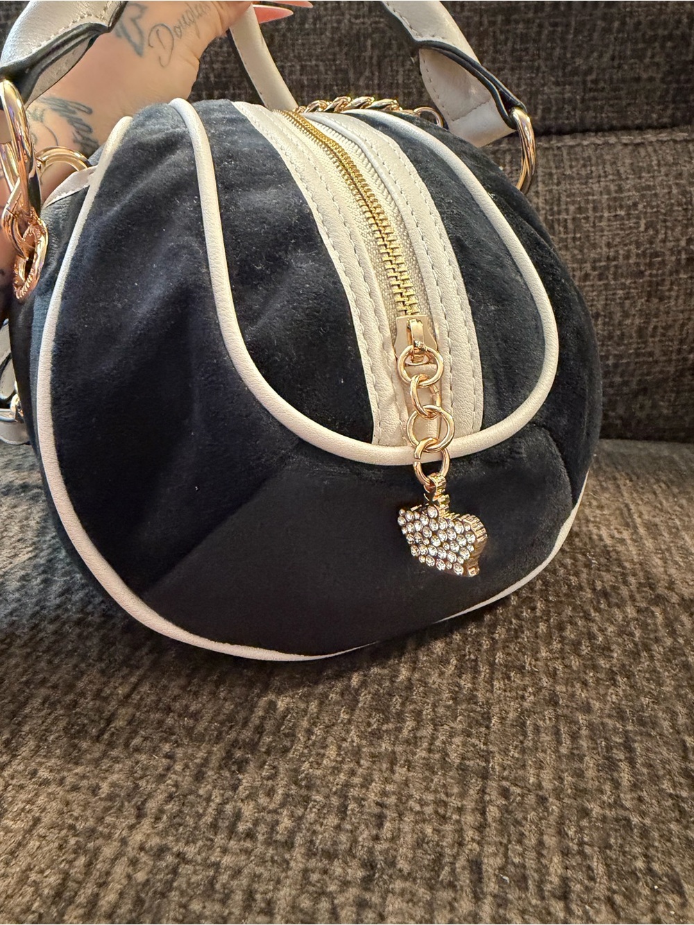 Juicy Couture  EXCLUSIVE-RARE Logo Hardware Detachable Strap /Crossbody 🆕 - Picture 7 of 14